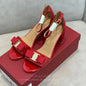 Summer leather sandals with thick heels